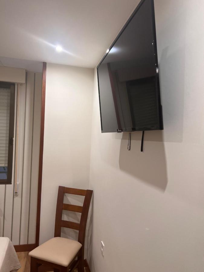 Hostal Avenida Benavente Bagian luar foto