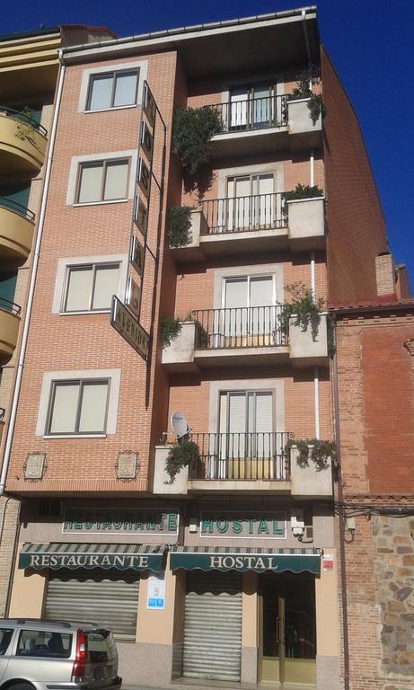 Hostal Avenida Benavente Ruang foto